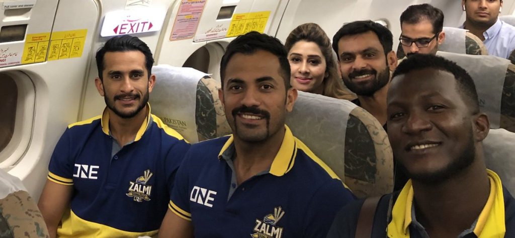 Pakistani cricketer Mohammad Hafeez hits out at Emirates airline for charging him extra money and bad customer service.