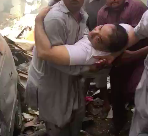 Bank of Punjab President Zafar Masud being rescued by local heroes after the PIA aircraft crash in Karachi